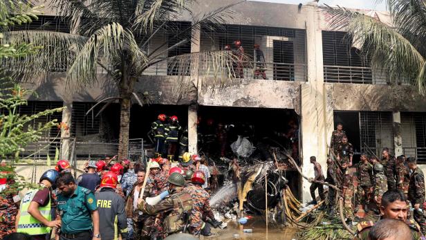 BANGLADESH-DEFENCE-ACCIDENT-CRASH
