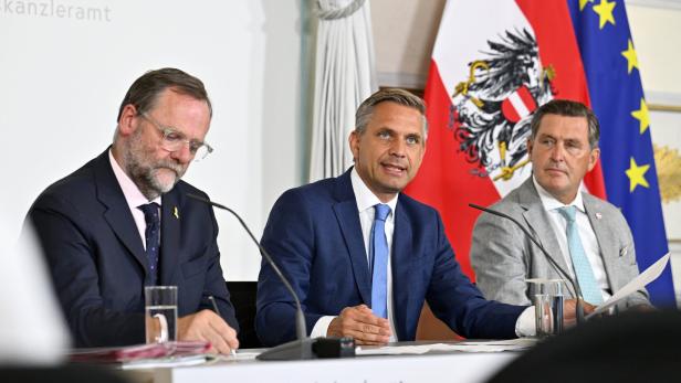 SOMMERMINISTERRAT: PRESSEFOYER - SCHELLHORN/HATTMANNSDORFER/HANKE