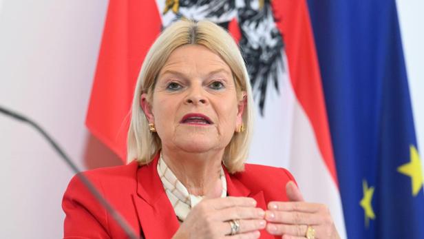 ARBEITSKLAUSUR DER BUNDESREGIERUNG: TANNER