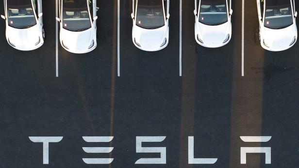 FILES-US-AUTOMOBILE-EARNINGS-TESLA