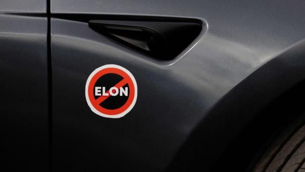 FILES-US-AUTOMOBILE-EARNINGS-TESLA