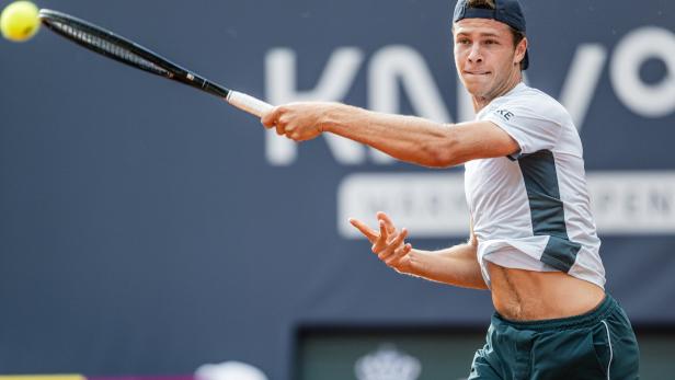 Joel Schwärzler beim Tennisspiel.