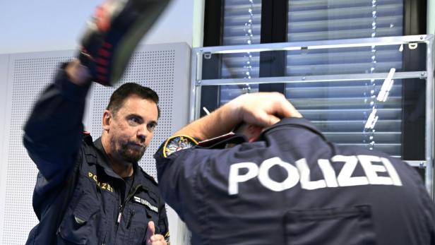 PRESSETERMIN POLIZEI WIEN : EINSATZTRAINING:EINSATZTECHNIK UND -TAKTIK": TRAINING POLIZEI