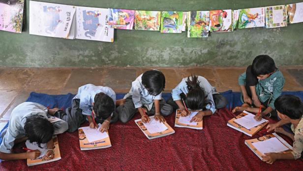 INDIA-EDUCATION-LANGUAGE-MINORITIES Schulunterricht in Indien (Symbolfoto)