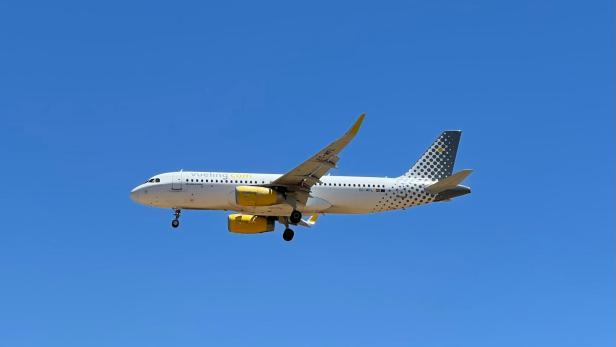 Fluggesellschaft Vueling verweigert jüdischen Jugendlichen den Flug.