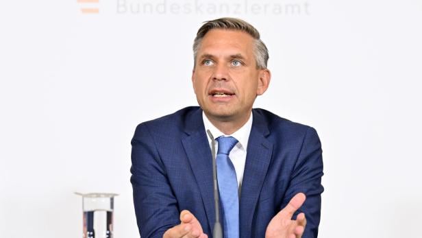 SOMMERMINISTERRAT: PRESSEFOYER - HATTMANNSDORFER