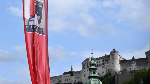 Salzburger Festspiele 2024: Festspielfahne.