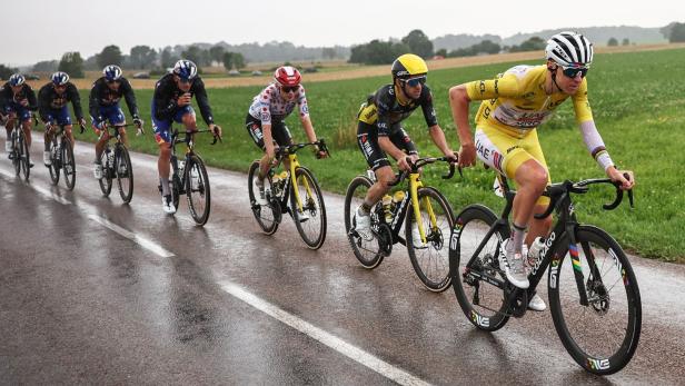 CYCLING-TDF-2025-STAGE 20 Pogacar stahlt in Gelb
