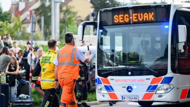 ICE STEHEN GEBLIEBEN: PASSAGIERE AUS ZUG IN TUNNEL VOR WIEN GEBRACHT