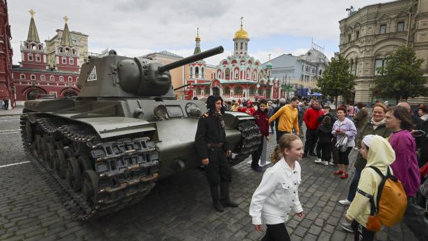 Ein immersives Open-Air-Museum zum 80. Jahrestag der Siegesparade auf dem Roten Platz in Moskau.