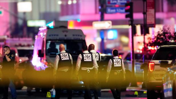 Reported active shooter situation in the Manhattan borough of New York City