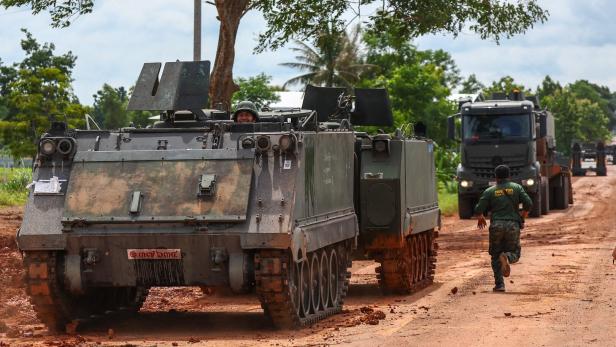 Thailändische Armee wirft Kambodscha vor, die vereinbarte Waffenruhe unmittelbar nach Inkrafttreten verletzt zu haben.