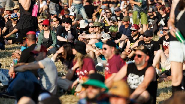 ++ THEMENBILD ++ NOVA ROCK / BESUCHER / FAN / KONZERT / MUSIK