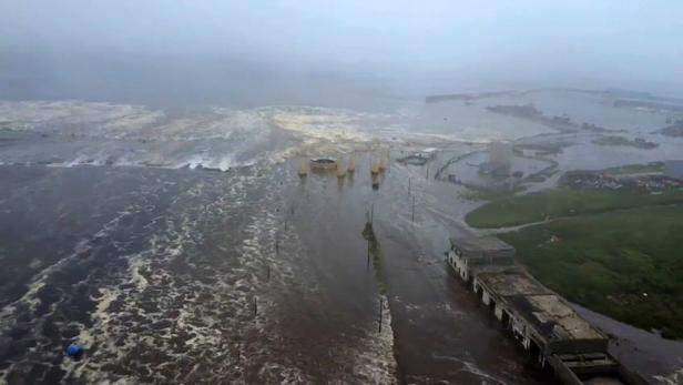 TOPSHOT-RUSSIA-EARTHQUAKE-TSUNAMI