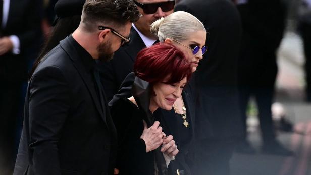 Sharon Osbourne mit ihren Kindern Kelly und Jack Sharon Osbourne mit ihren Kindern Kelly und Jack