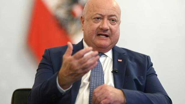 INTERVIEW: BUNDESKANZLER CHRISTIAN STOCKER (ÖVP)