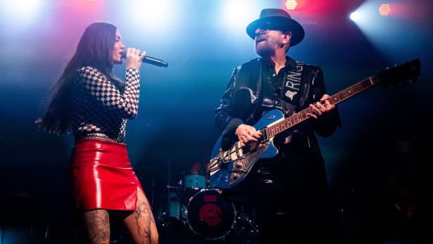 KONZERT DAVE STEWART FEAT. VANESSA AMOROSI KONZERT DAVE STEWART FEAT. VANESSA AMOROSI