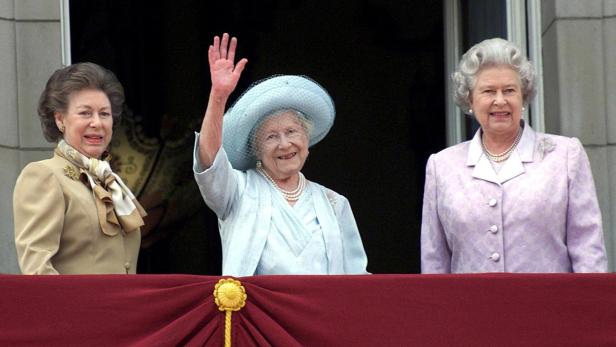 Prinzessin Margaret, Queen Mum und Queen Elizabeth II. (2000)