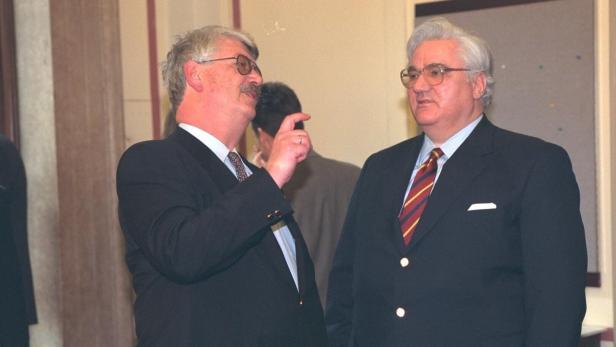 SPÖ-Politiker Heinrich Keller (links) und Michael Graff (ÖVP) im Jahr 1997 SPÖ-Politiker Heinrich Keller (links) und Michael Graff (ÖVP) im Jahr 1997
