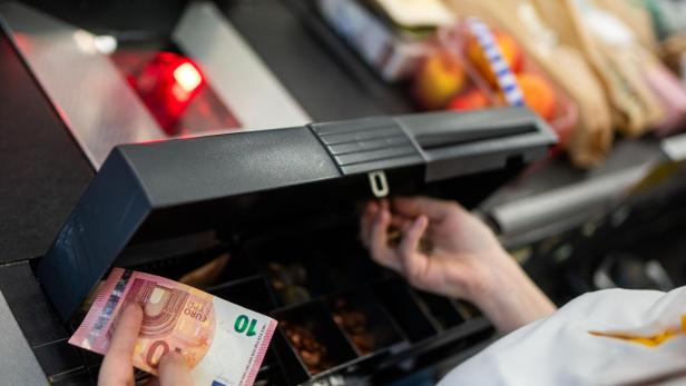 ++ THEMENBILD ++ LEBENSMITTEL / SUPERMARKT / HANDEL / WARENKORB /TEUERUNG / INFLATION