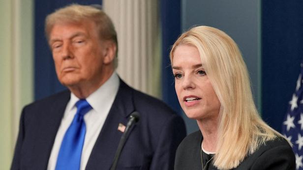 US-Präsident Donald Trump und Justizministerin Pam Bondi 