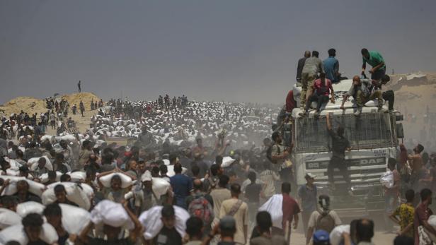 Aid enters Gaza Strip after Israel announces daily pause of hostilities