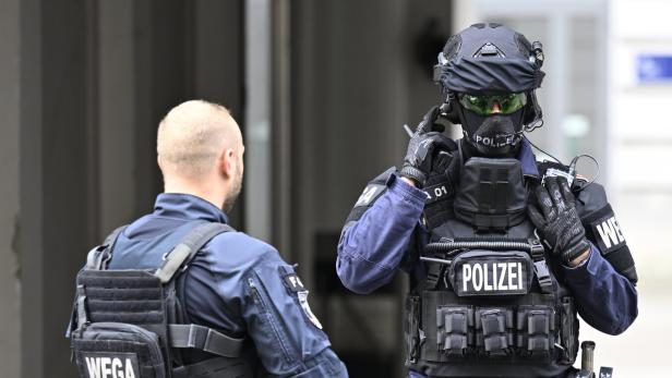 Wega-Beamte bei Einsatz in Wien 