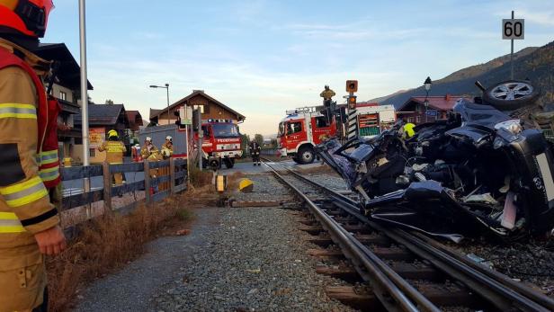 Lokalbahn rammte Auto: Eine 80-Jährige kam am Samstag ums Leben