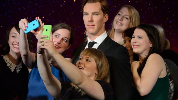 Im Wachsfigurenkabinet Madame Tussauds in London reißen sich seit Oktober die Besucher um ein Selfie mit ihm: Benedict Cumberbatch ist gefragter denn je.