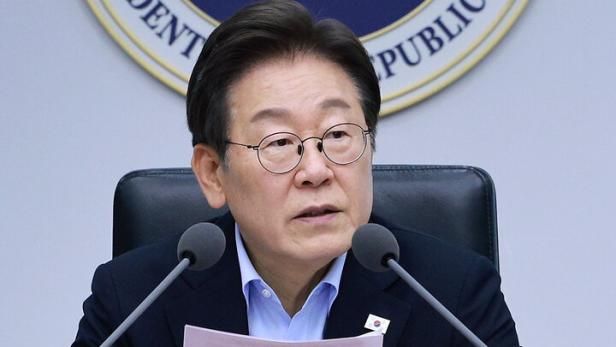 South Korean President Lee Jae Myung holds meeting with top aides