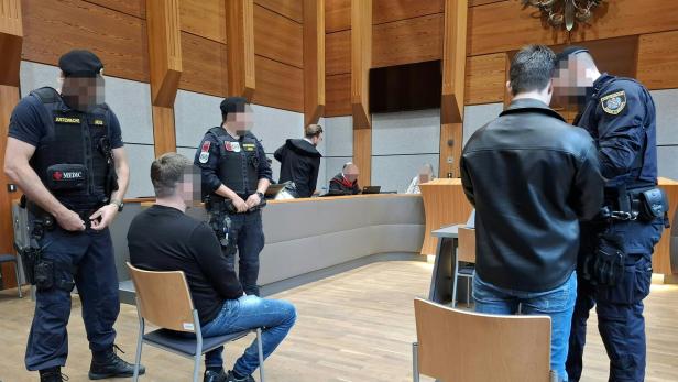 FÜNF BANKÜBERFÄLLE IN TIROL: ZWEI MÄNNER VOR GERICHT