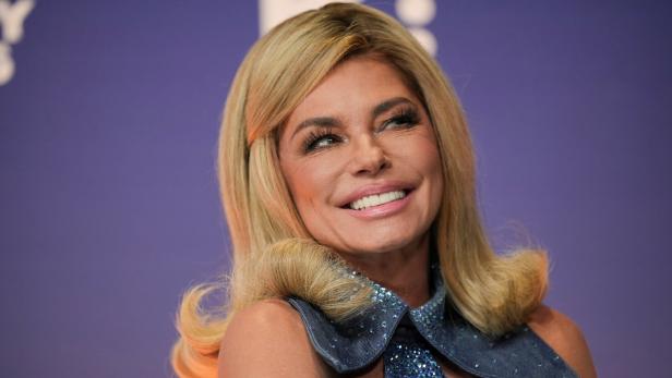 Die Sängerin Shania Twain lächelt in die Kamera.