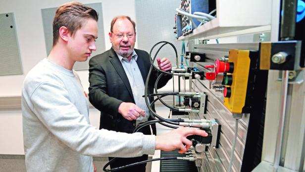 Beim externen Schulungs-Partner: Daniel Grabner, 17, Lehrling im zweiten Lehrjahr bei Wien Energie, absolvierte bei Festo Didactic die Kurse Grundlagen der Pneumatik und der Hydraulik