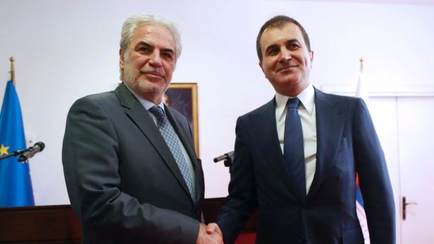 EU-Kommissar Christos Stylianides (links) mit dem türkischen EU-Minister Omer Celik