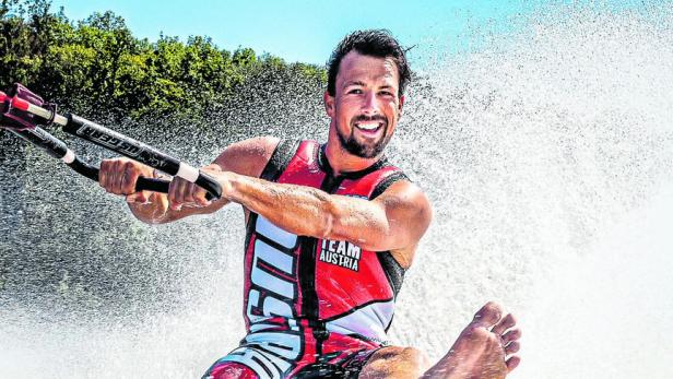 ++ HANDOUT/ARCHIVBILD ++ BARFUSS-WASSERSKI: STEFAN WIMMER