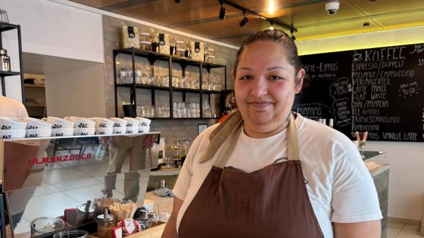 Sarah arbeitet seit drei Jahren in Mamas Café.