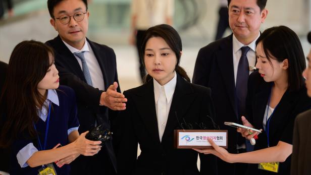 Kim Keon-hee, wife of former president Yoon Suk-yeol, appears before Special Counsel team in Seoul Kim Keon-hee, wife of former president Yoon Suk-yeol, appears before Special Counsel team in Seoul