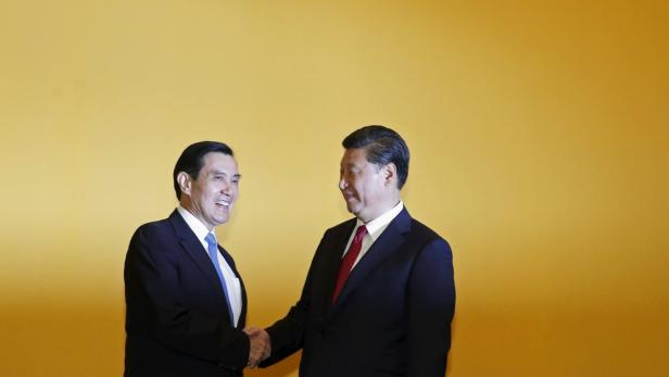 Historisches Händeschütteln: Ma und Xi