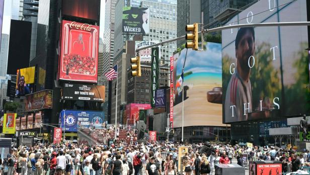 FBL-WC-CLUB-2025-NEW YORK-TIMES SQUARE-ADVERTISING