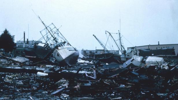 Japans Baba Wanga machte eine präzise Vorhersage. Der Tsunami am 29. Juli 2025 zerstörte zahlreiche Fischerboote.