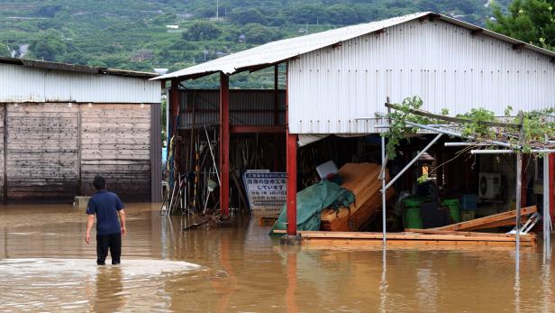 Heavy rain in southwestern Japan