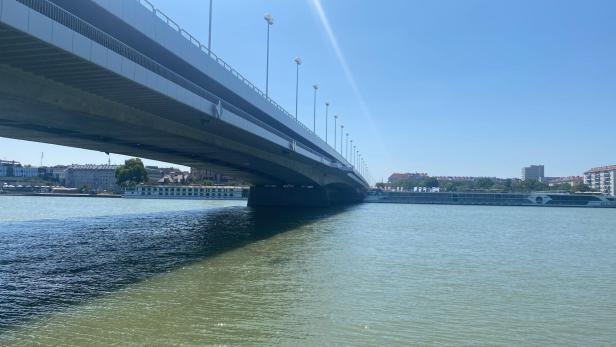 Leiche im Bereich der Donaubrücke geborgen
