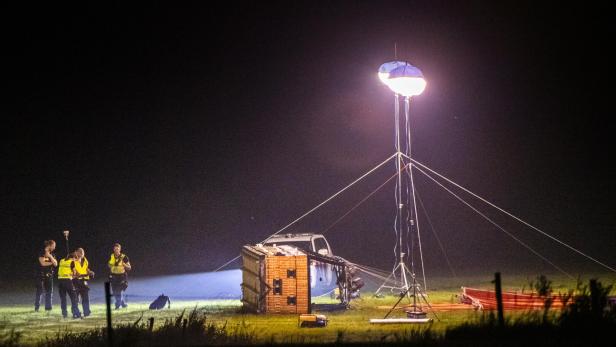 At least one dead and several people injured in hot air balloon accident in De Hoeve