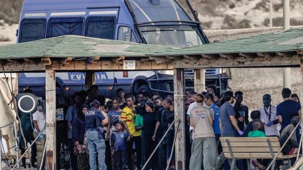 At least 20 migrants die in shipwreck off Italy's Lampedusa island