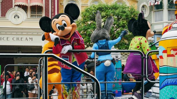 Disney in der Kritik: Frau im Tigger-Kostüm kollabiert.