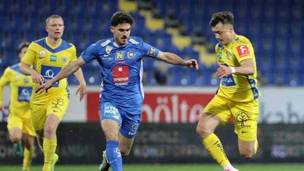 Fußballspieler im Spiel zwischen St. Pölten und Vienna in der 2. Liga.