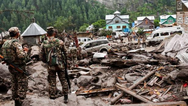 Members of Indian Army works at an area affected by the deadly flood caused by sudden, heavy rain in Chasoti town of Kishtwar district Members of Indian Army works at an area affected by the deadly flood caused by sudden, heavy rain in Chasoti town of Kishtwar district