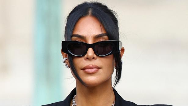 Kim Kardashian takes stand in Paris robbery trial