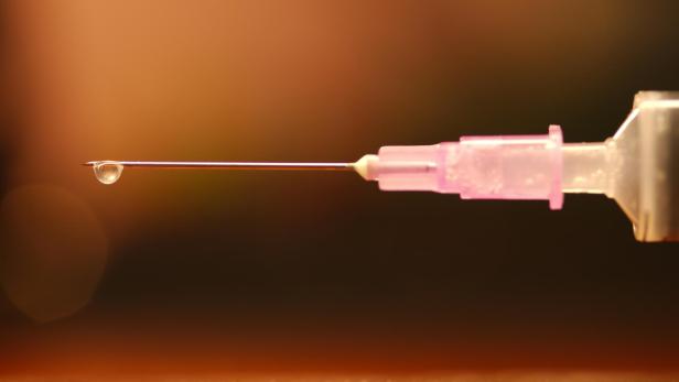 Immer mehr Menschen spritzen sich Botox und Filler selbst. 