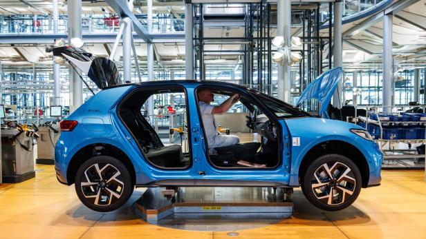GERMANY-INDUSTRY-PRODUCTION-AUTOMOBILE-VOLKSWAGEN-VW